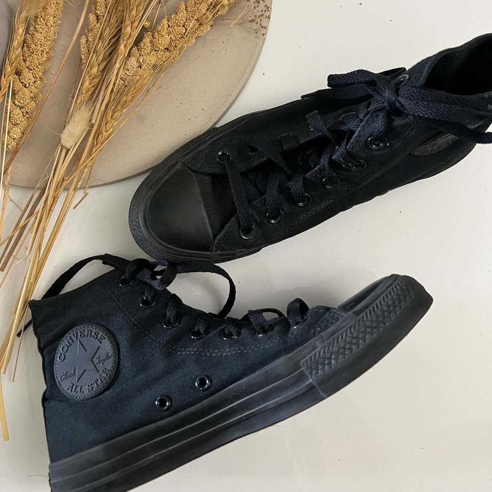 Women’s Size 7.5 black high top converse